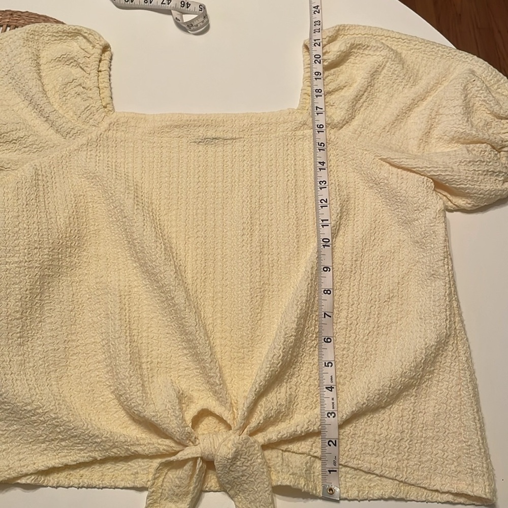 LOFT Women’s Seersucker Tie Front Top Yellow Large - Picture 8 of 9